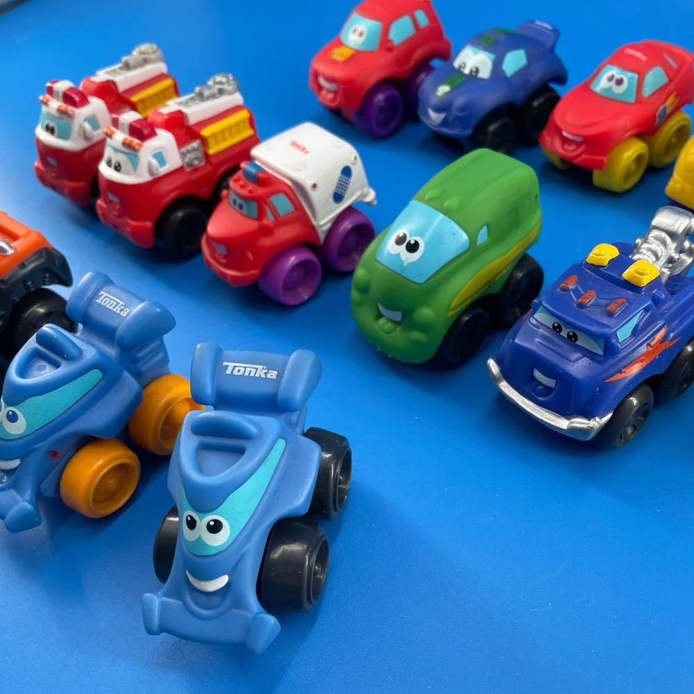 Mixed Lot Tonka Chucky Friends Vehicles & Plastic Rainbow Counters Manipulatives